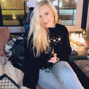 Meet your Posher, Laura